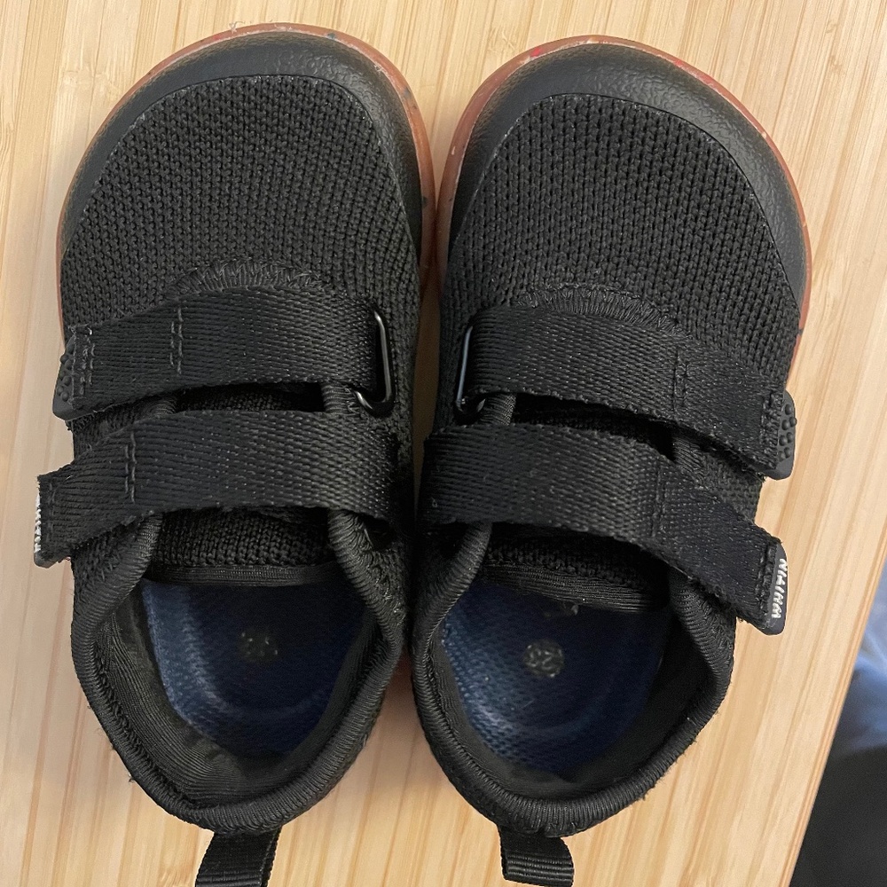 Whitin toddler sneaker black 6W